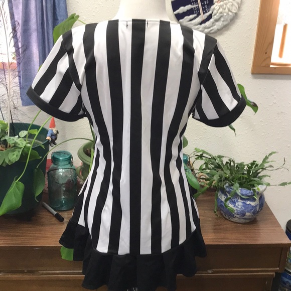 Woman’s referee costume size medium - Picture 3 of 5